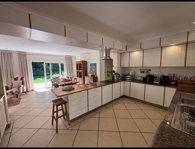 3 BEDROOM PROPERTY TO RENT IN CONSTANTIA UPPER